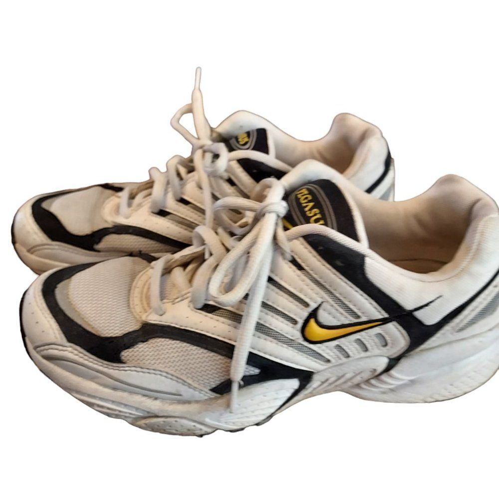 - Nike Air mens Pegasus size  8.5 Good cond White grey.black